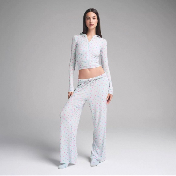 SKIMS Women's Heart Print Pajama Set S - Picture 5 of 8